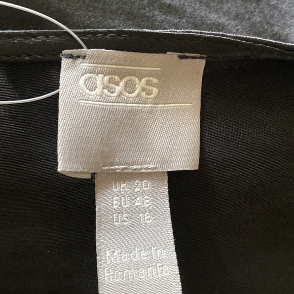 ASOS CURVE BLACK SATIN WRAP DRESS PLUS 16 - Picture 5 of 5